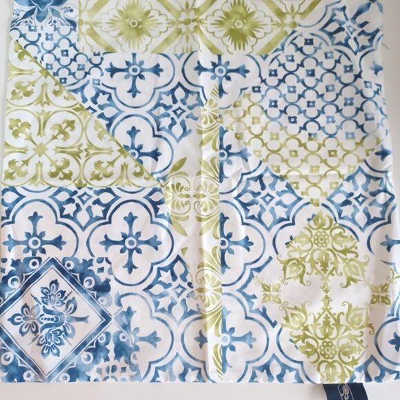 Phantoscope Decorative Pillow Covers | Set of 4 | 18"x18" | Blue & Green Leaf - Picture 3 of 8